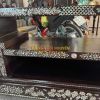 Kệ Tivi cẩn ốc đẹp, gỗ gõ mật