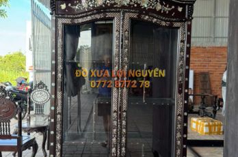 Tủ trưng bày cành hồng cẩn ốc đẹp, gỗ gõ mật