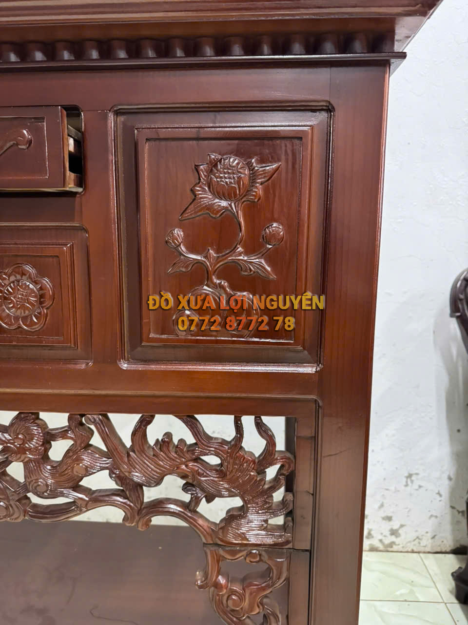 Bàn nghi gỗ gõ mật xưa