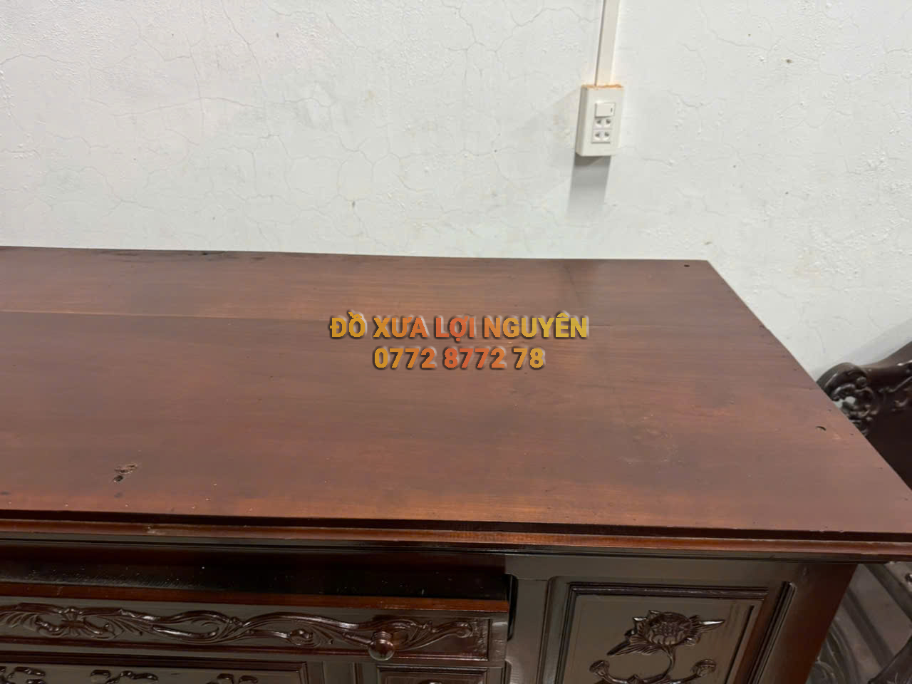 Bàn nghi gỗ gõ mật xưa