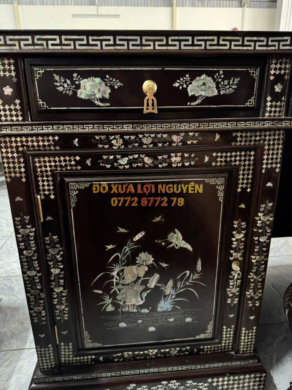 Bàn làm việc gỗ gõ mật cẩn ốc đẹp