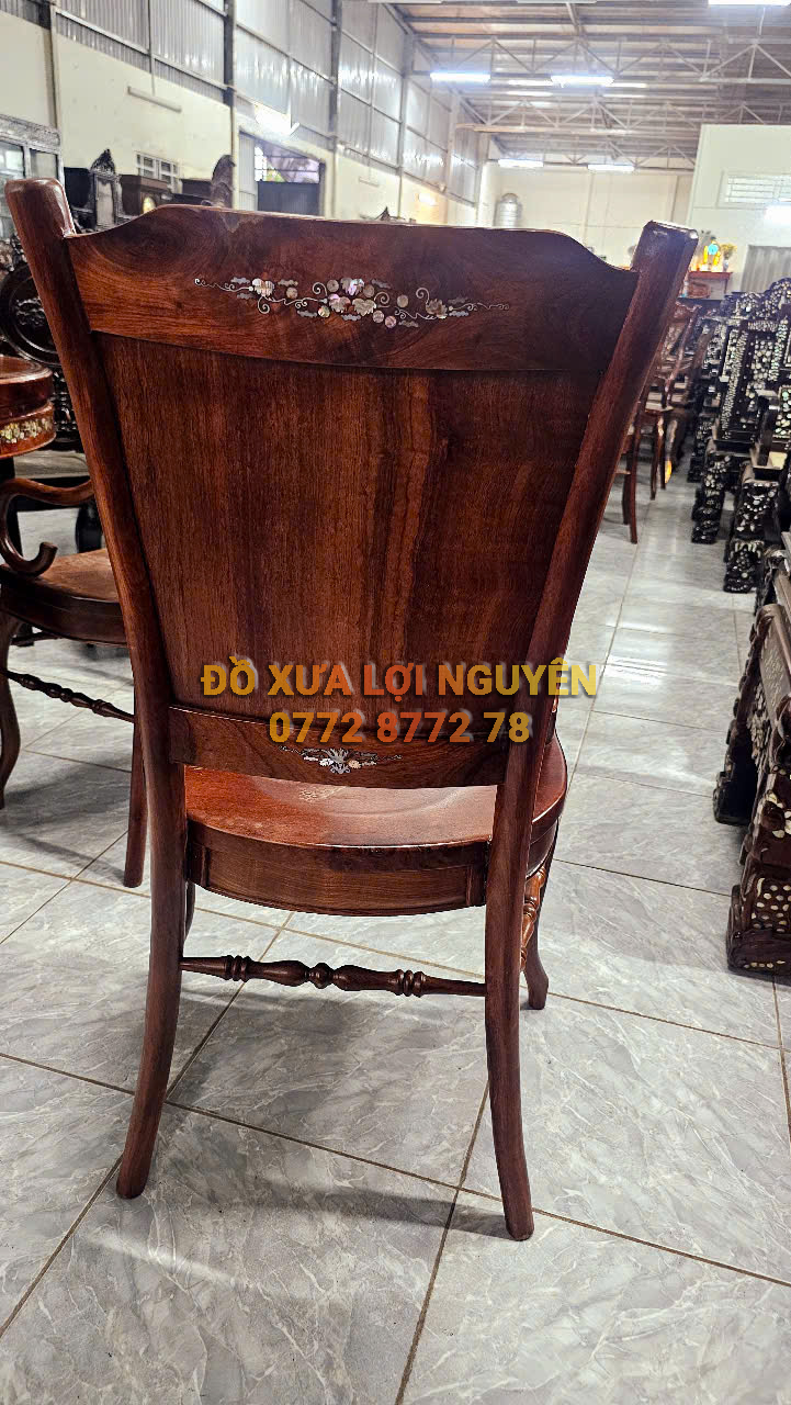 Bộ bàn tròn. 9 món, gỗ hương ta, mặt 1 tấm, dày 5 phân