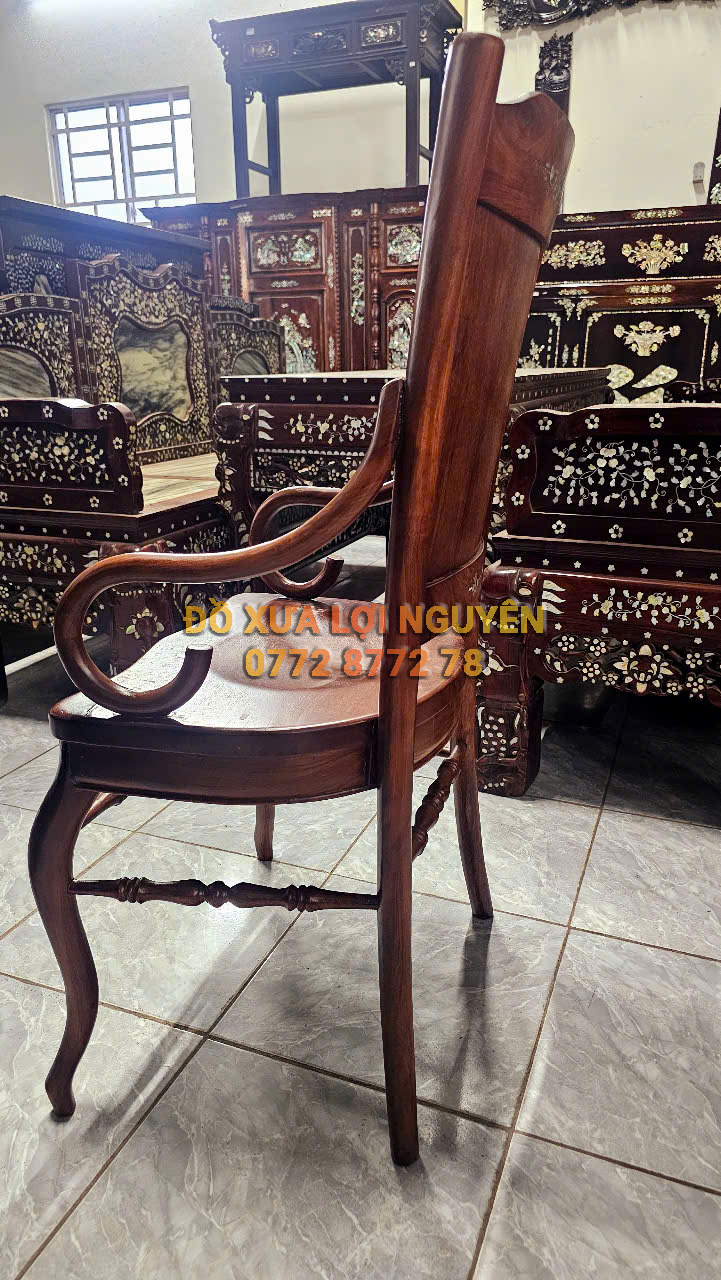 Bộ bàn tròn. 9 món, gỗ hương ta, mặt 1 tấm, dày 5 phân