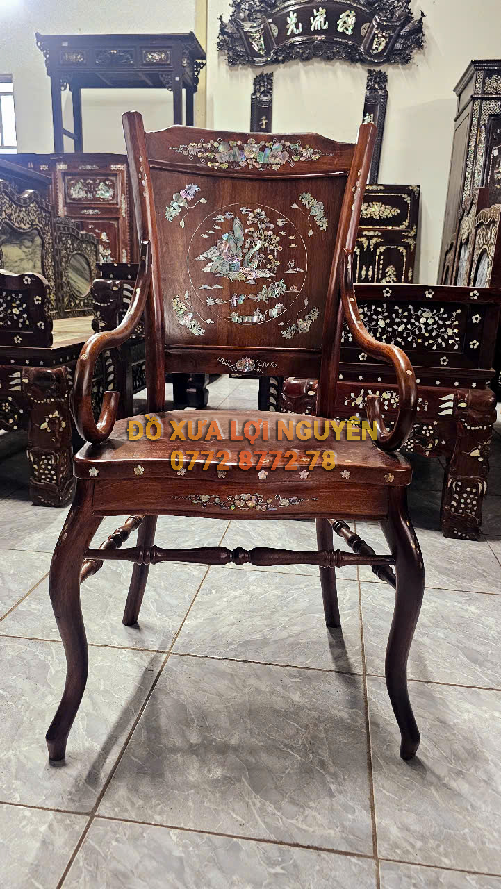 Bộ bàn tròn. 9 món, gỗ hương ta, mặt 1 tấm, dày 5 phân