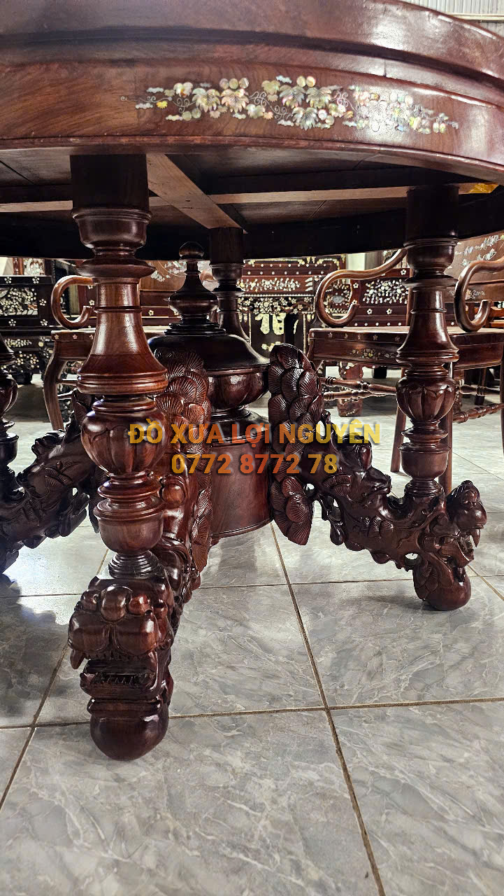 Bộ bàn tròn. 9 món, gỗ hương ta, mặt 1 tấm, dày 5 phân