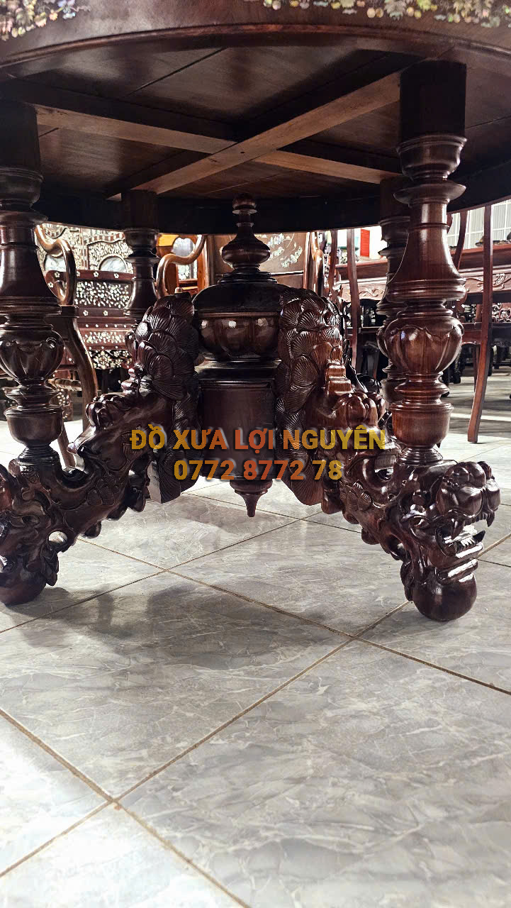 Bộ bàn tròn. 9 món, gỗ hương ta, mặt 1 tấm, dày 5 phân