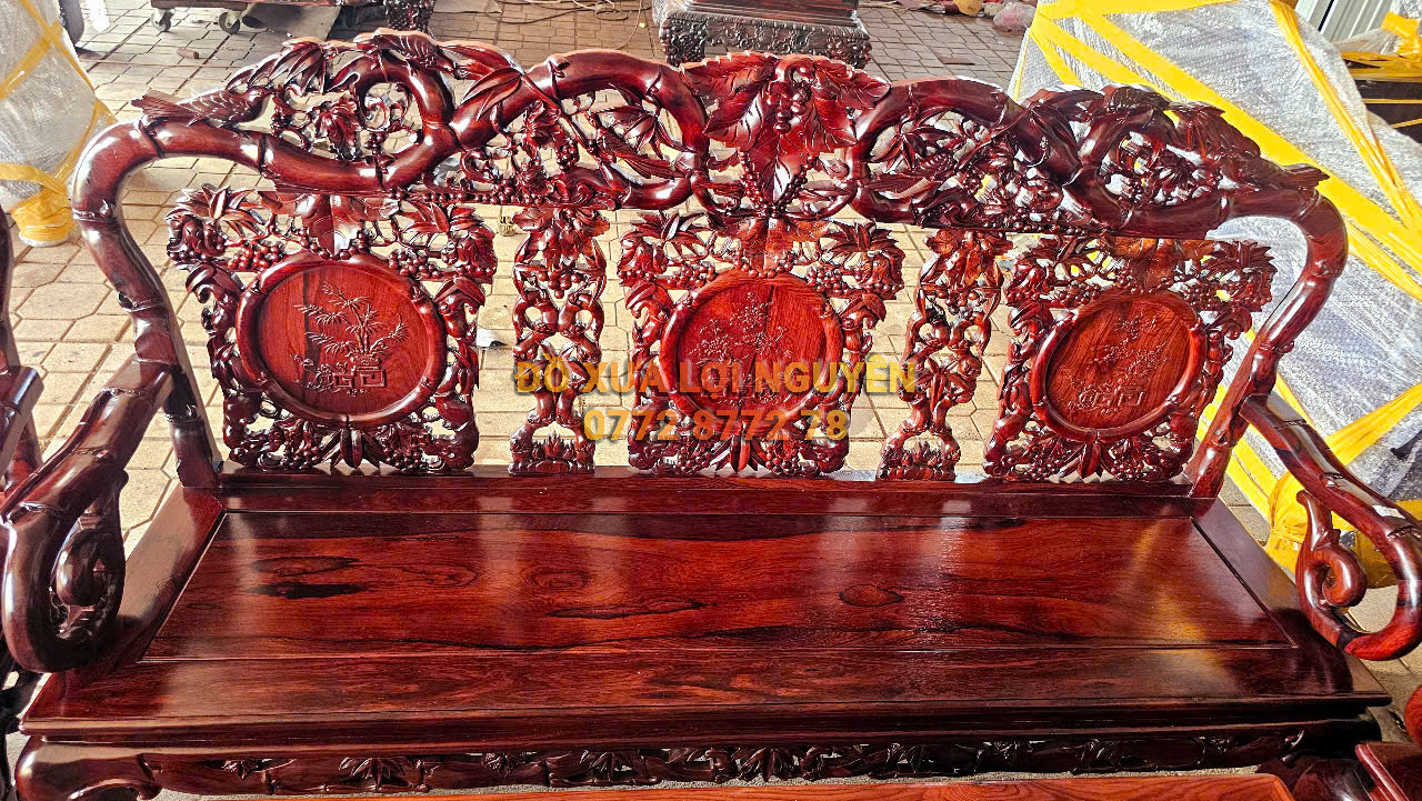 Bộ bàn gỗ cẩm lai ta 8 món. Đục trúc sắc nét