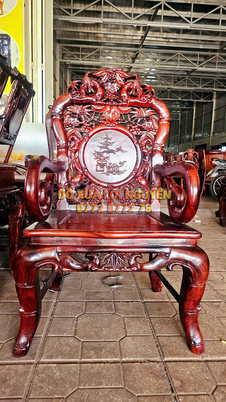 Bộ bàn gỗ cẩm lai ta 8 món. Đục trúc sắc nét