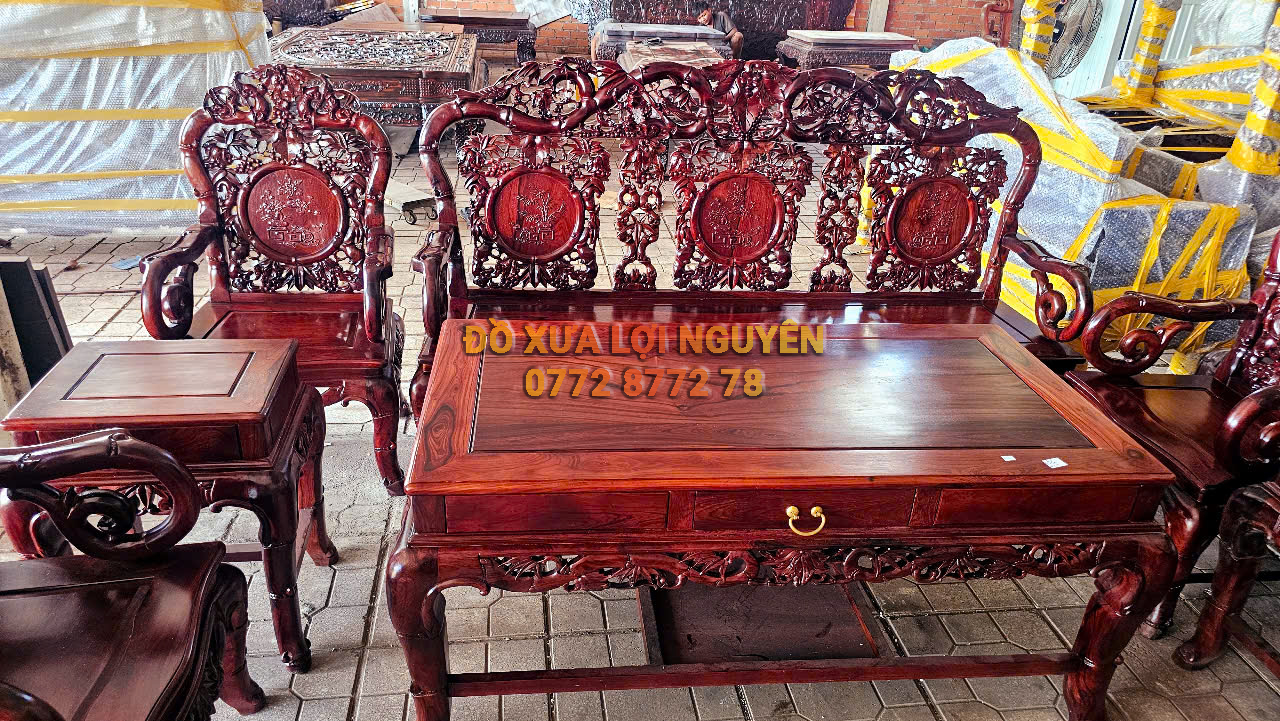 Bộ bàn gỗ cẩm lai ta 8 món. Đục trúc sắc nét