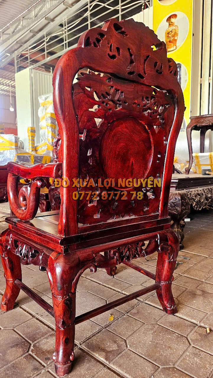 Bộ bàn gỗ cẩm lai ta 8 món. Đục trúc sắc nét