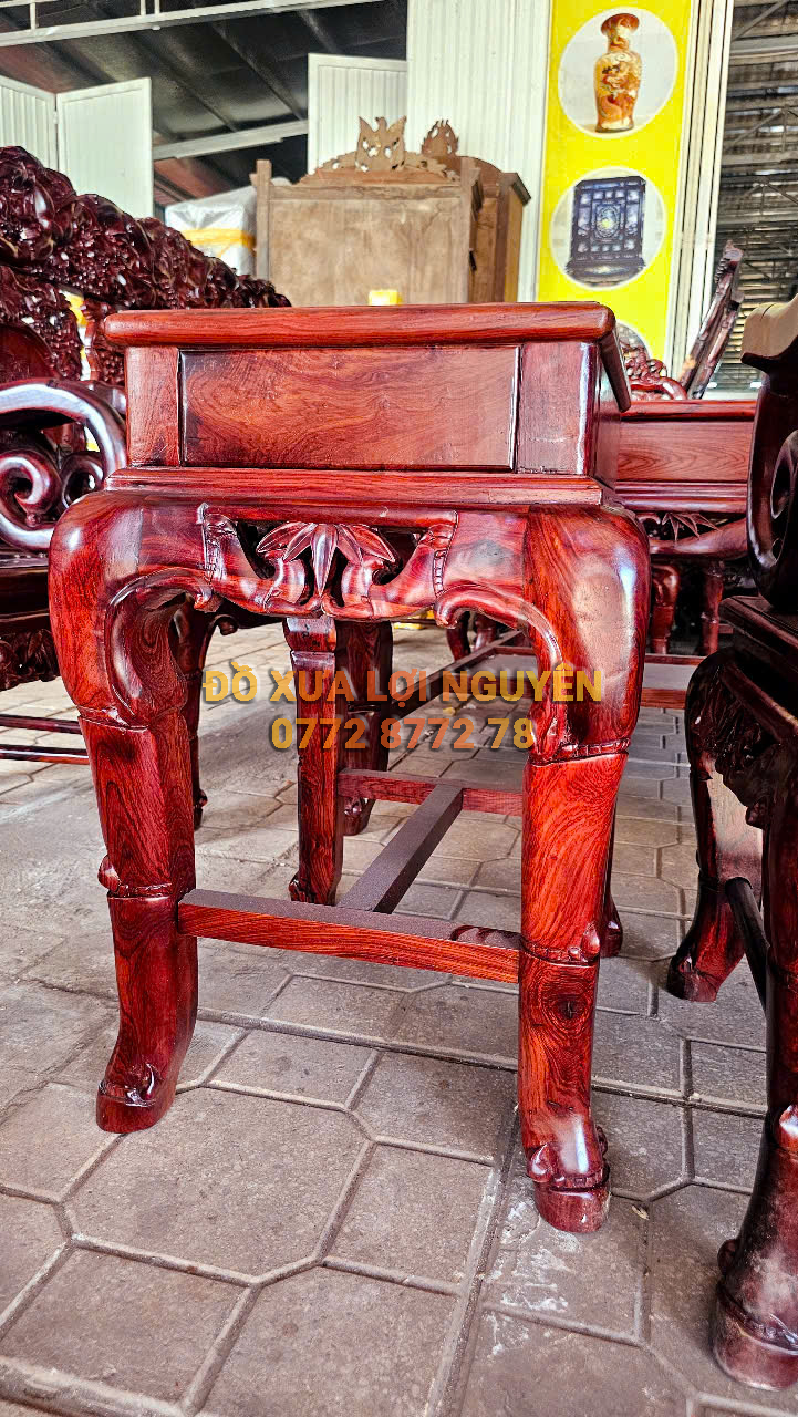 Bộ bàn gỗ cẩm lai ta 8 món. Đục trúc sắc nét