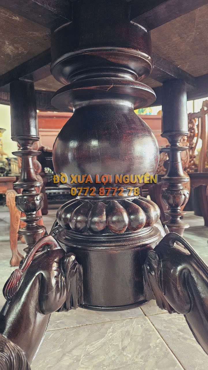 Bàn sư tử xưa, chân gỗ trắc, mặt gỗ gõ