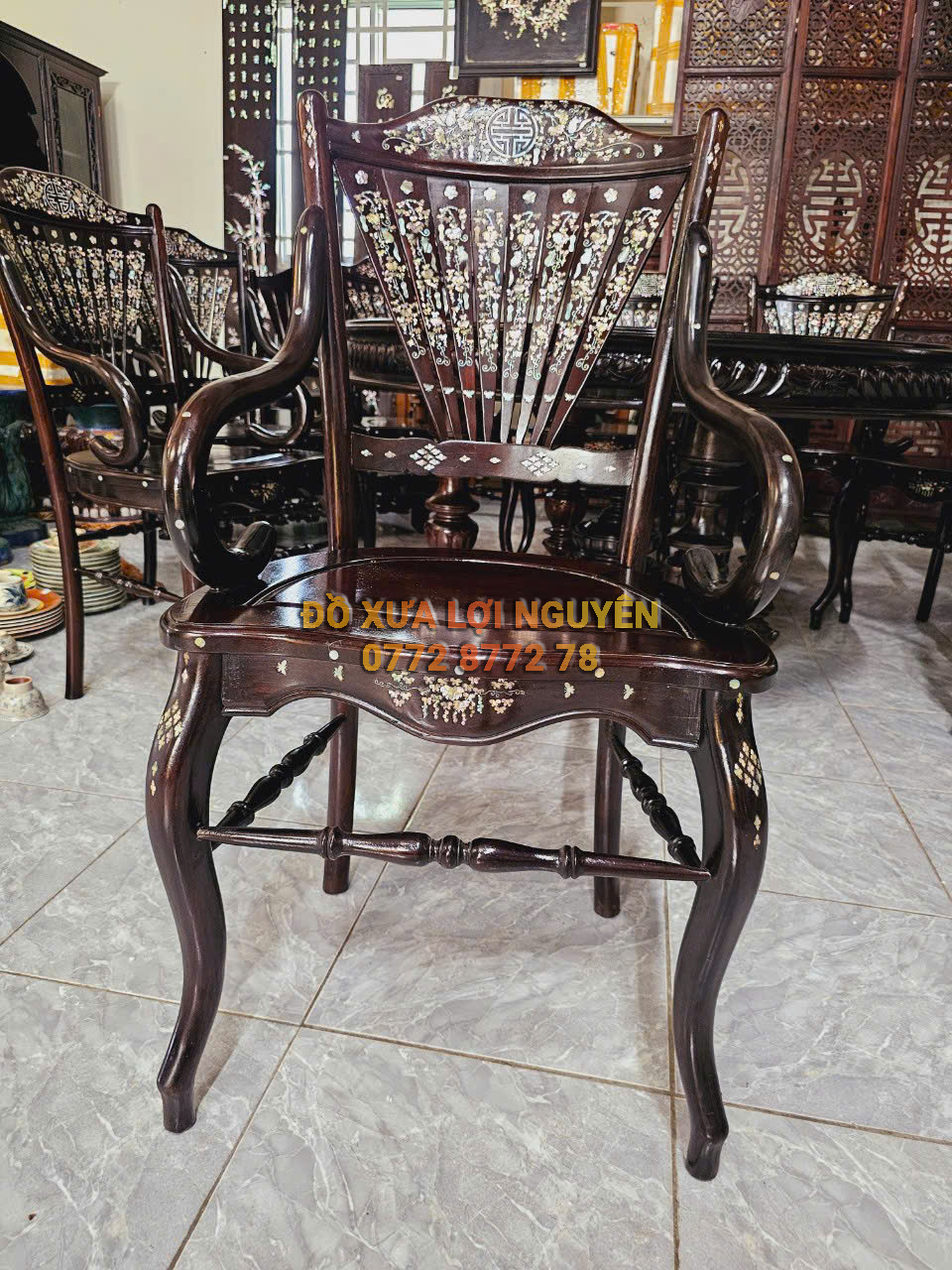 Bộ bàn ăn 8 món, ghế quạt cẩn 2 mặt, gỗ gõ