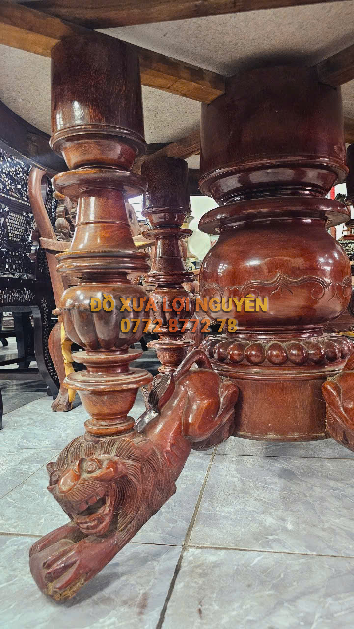 Bàn gỗ hương ta xưa sư tử quay đầu