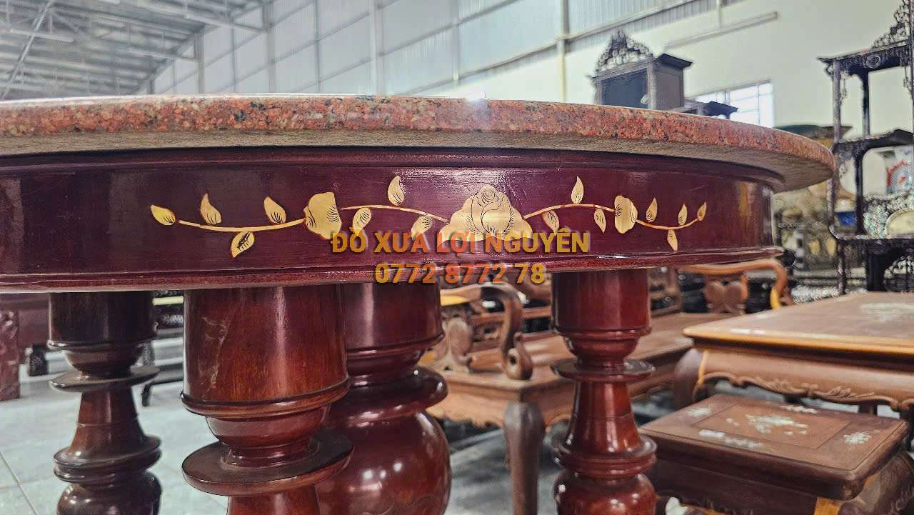 Bàn gỗ hương ta xưa sư tử quay đầu