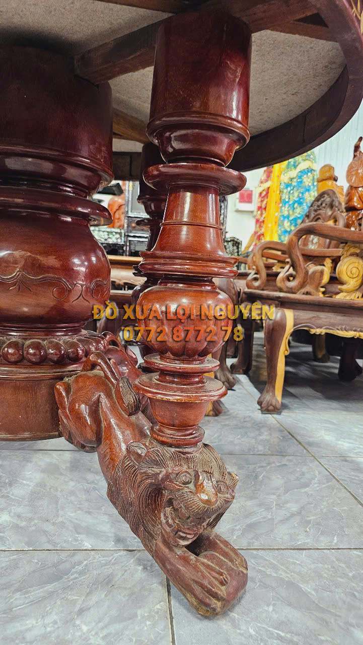 Bàn gỗ hương ta xưa sư tử quay đầu