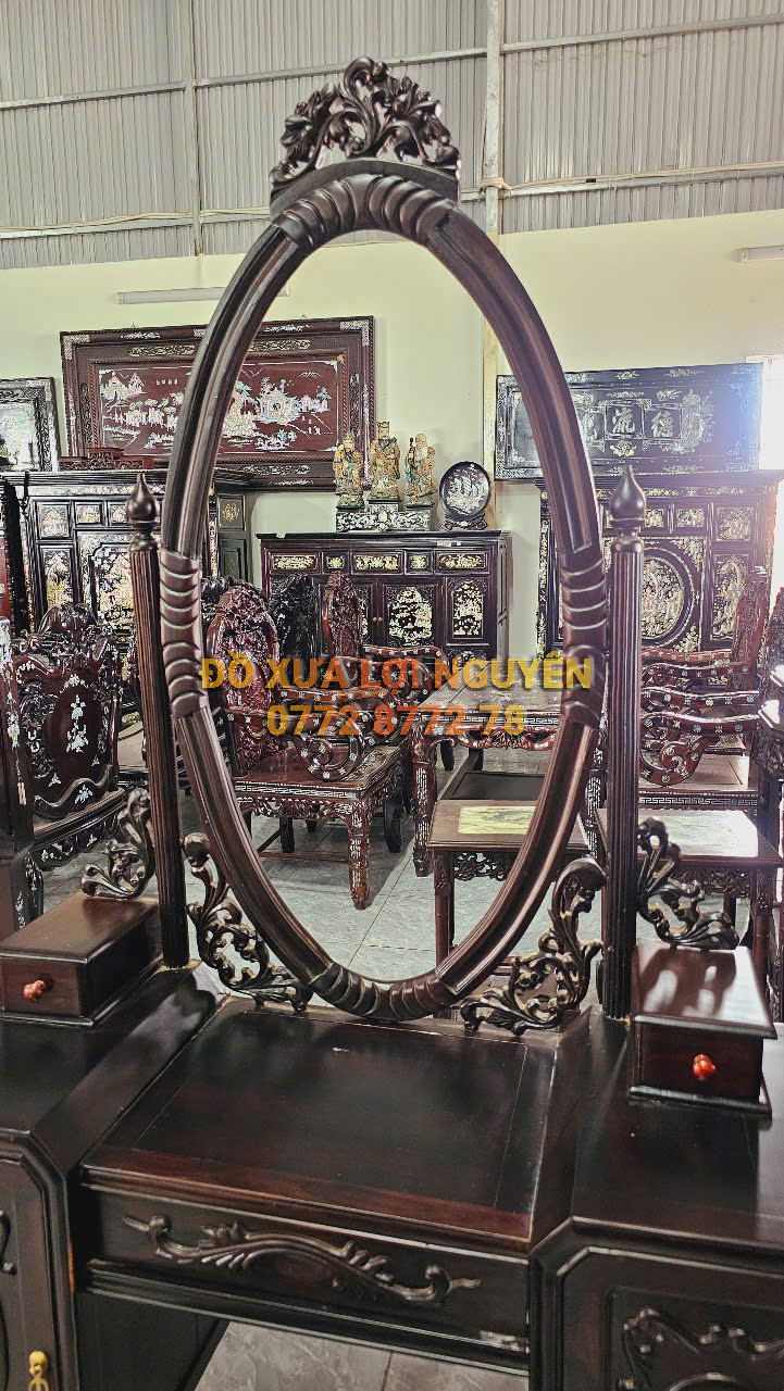 Bàn trang điểm, Gỗ trắc xưa