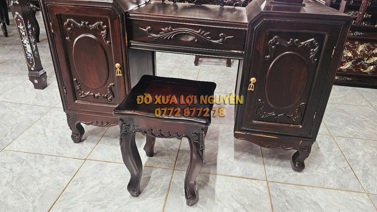 Bàn trang điểm, Gỗ trắc xưa