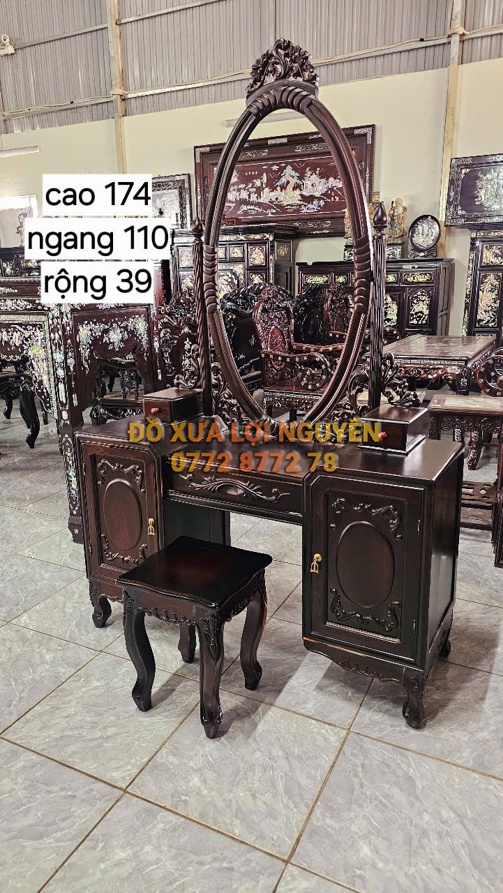 Bàn trang điểm, Gỗ trắc xưa