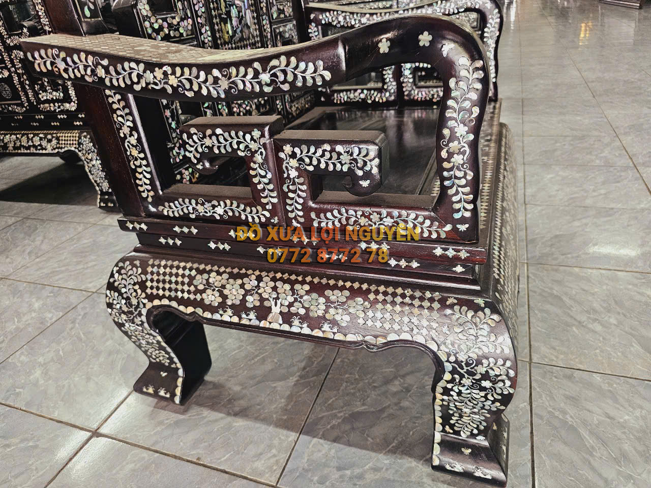 Bộ bàn ghế sang trọng, cẩn ốc tứ diện, gỗ gõ mật