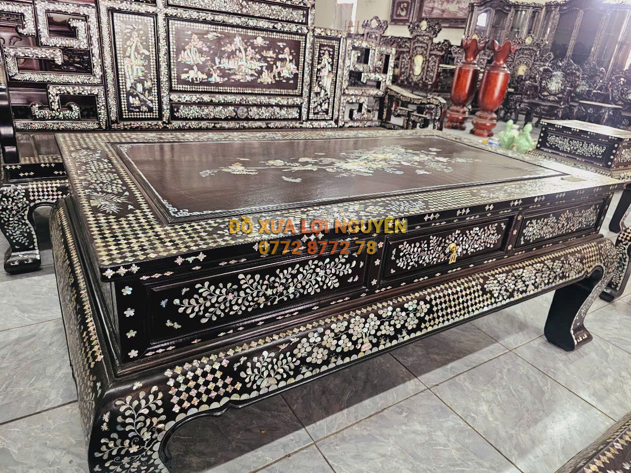 Bộ bàn ghế sang trọng, cẩn ốc tứ diện, gỗ gõ mật