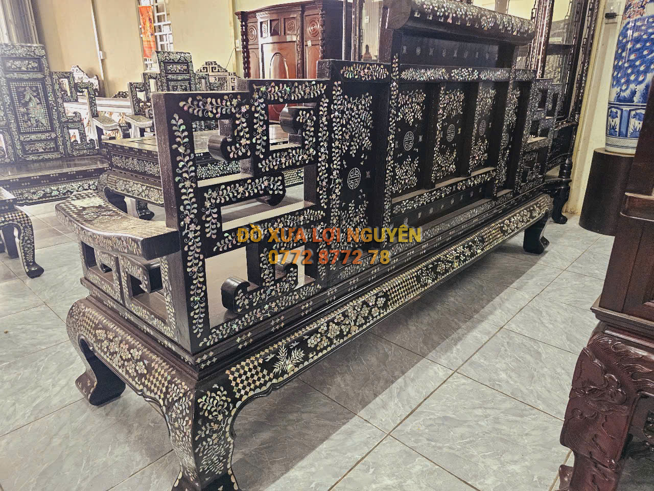 Bộ bàn ghế sang trọng, cẩn ốc tứ diện, gỗ gõ mật