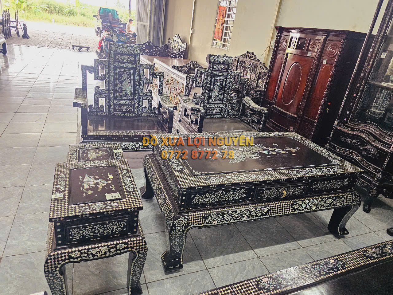 Bộ bàn ghế sang trọng, cẩn ốc tứ diện, gỗ gõ mật