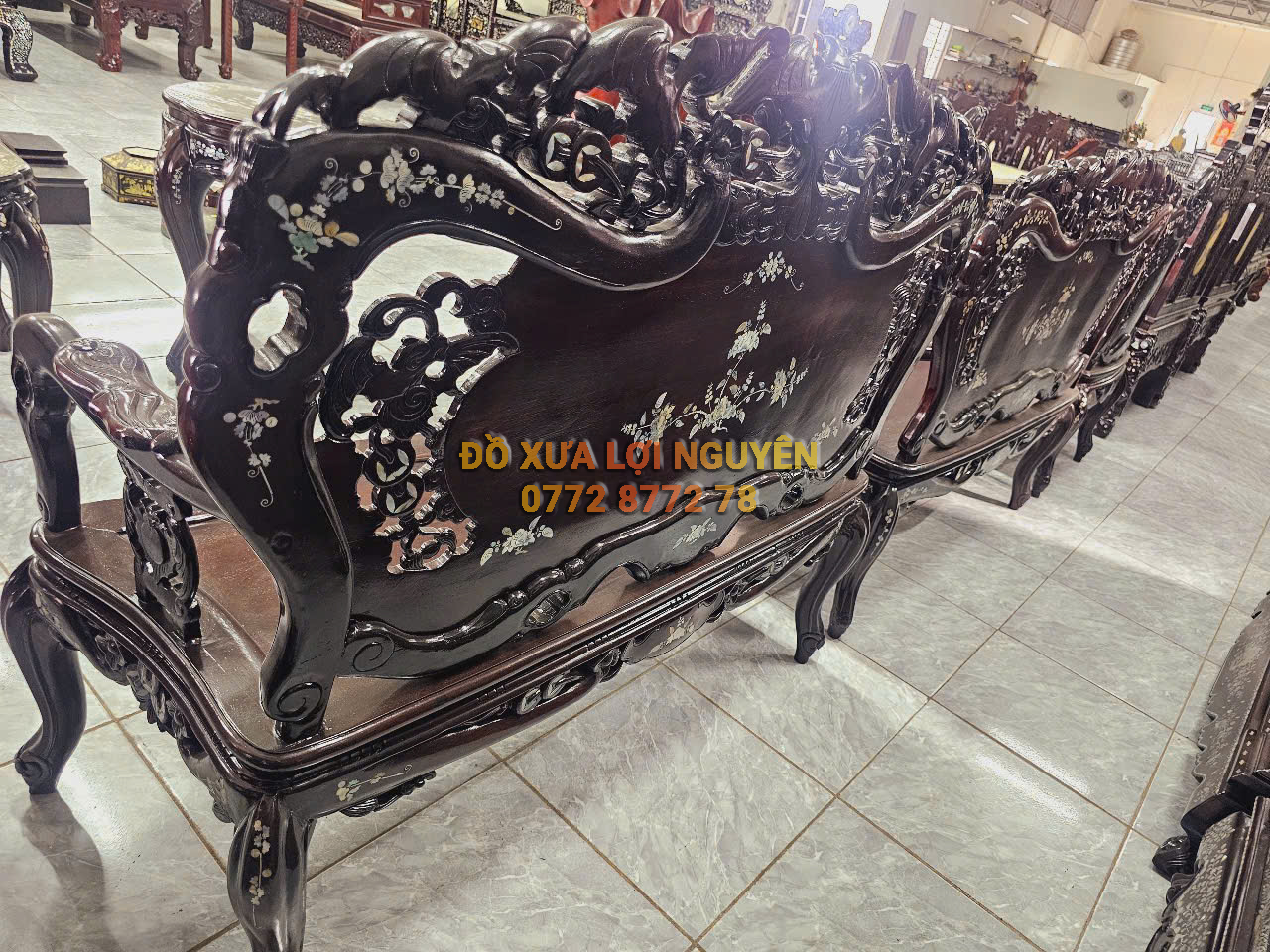 Bộ bàn Louis khánh dơi 9 món, cẩn ốc đẹp, gỗ gõ mật