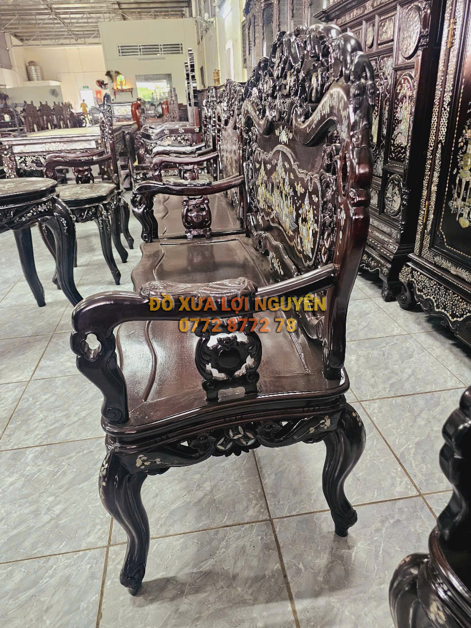 Bộ bàn Louis khánh dơi 9 món, cẩn ốc đẹp, gỗ gõ mật