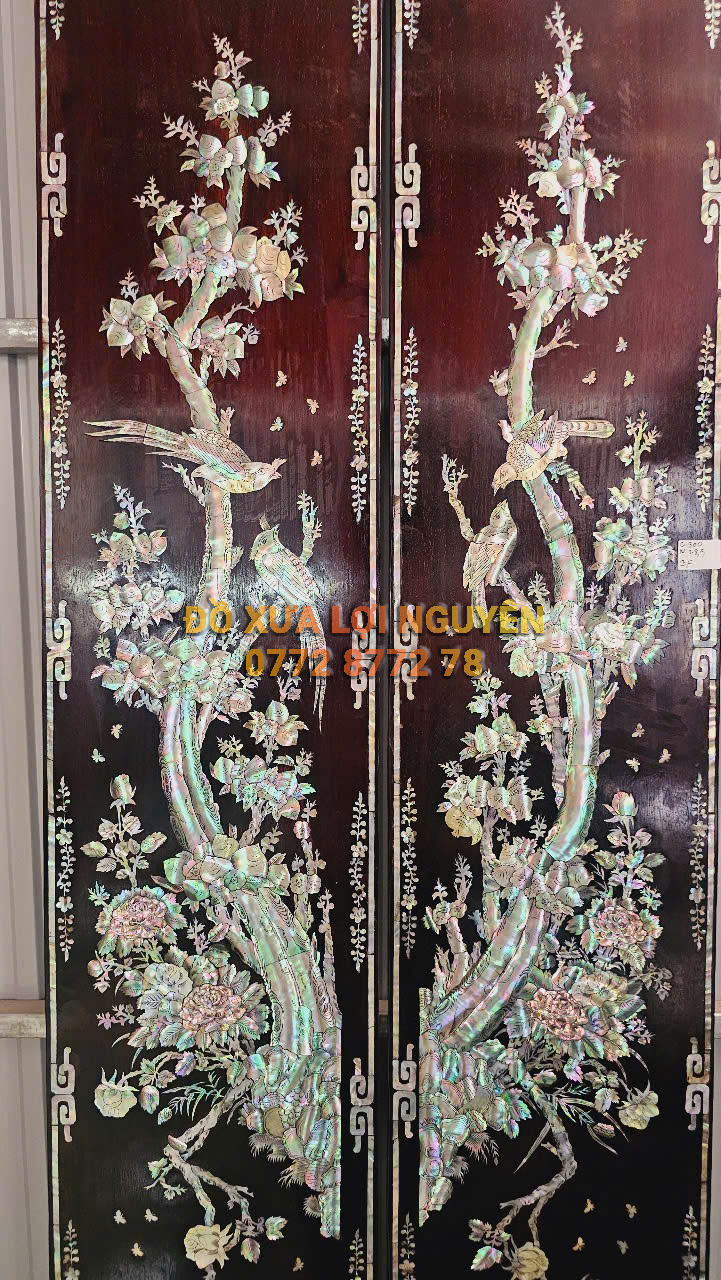 Cặp câu đối xưa. Cẩn ốc đẹp - Gỗ gõ mật