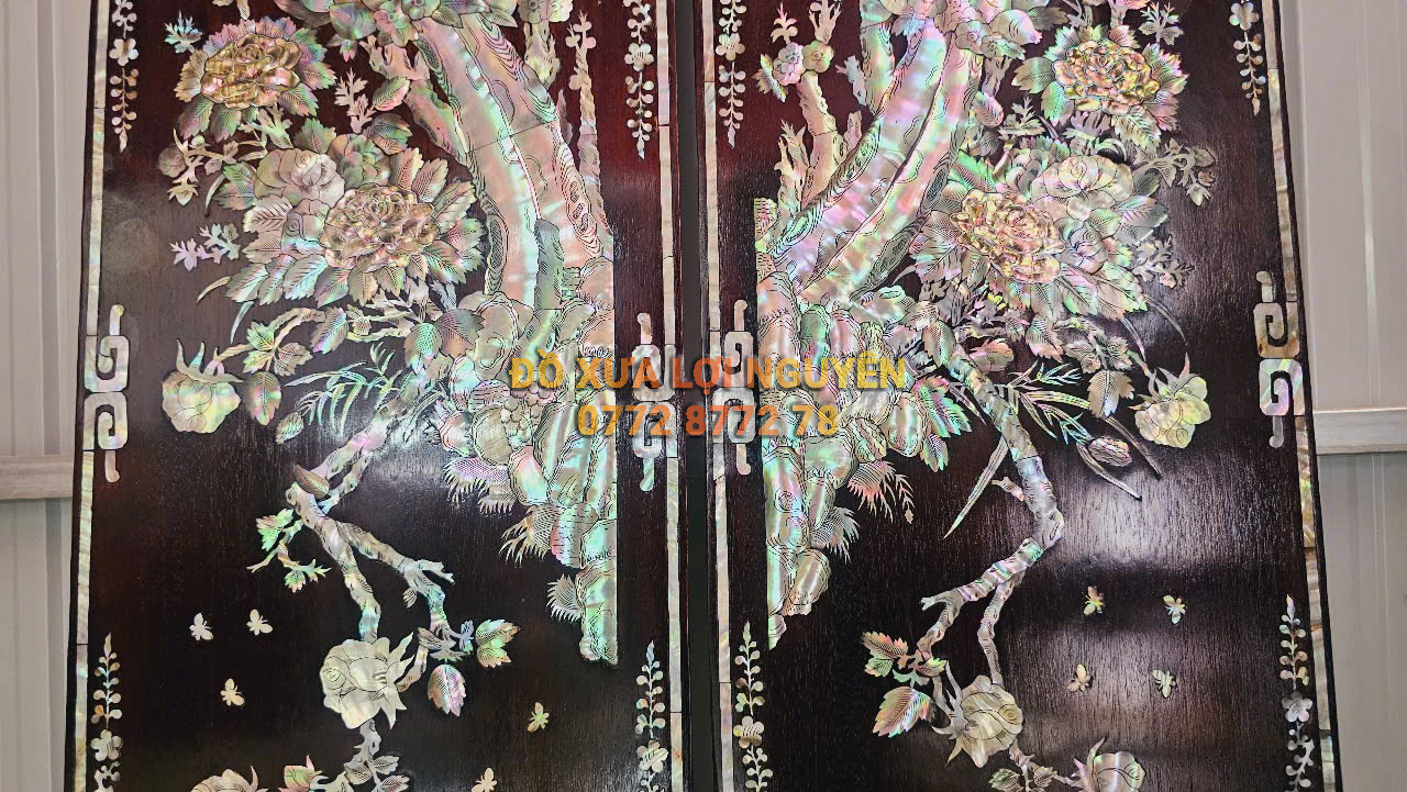 Cặp câu đối xưa. Cẩn ốc đẹp - Gỗ gõ mật