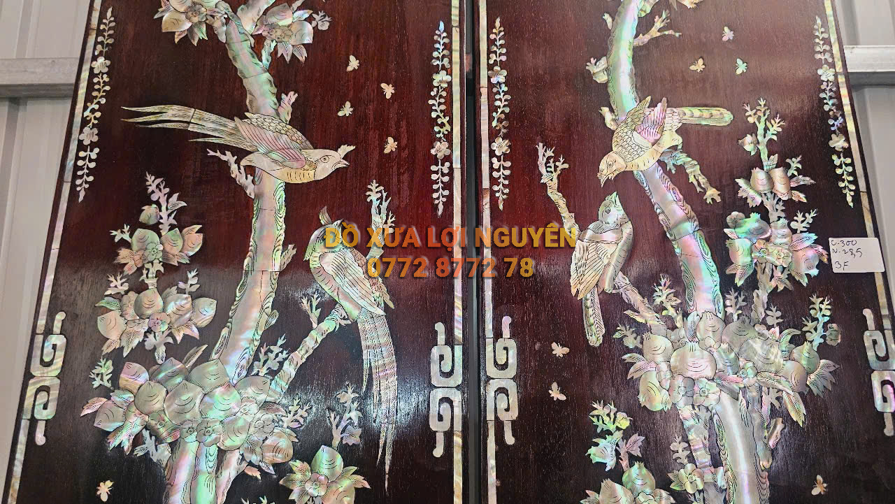 Cặp câu đối xưa. Cẩn ốc đẹp - Gỗ gõ mật