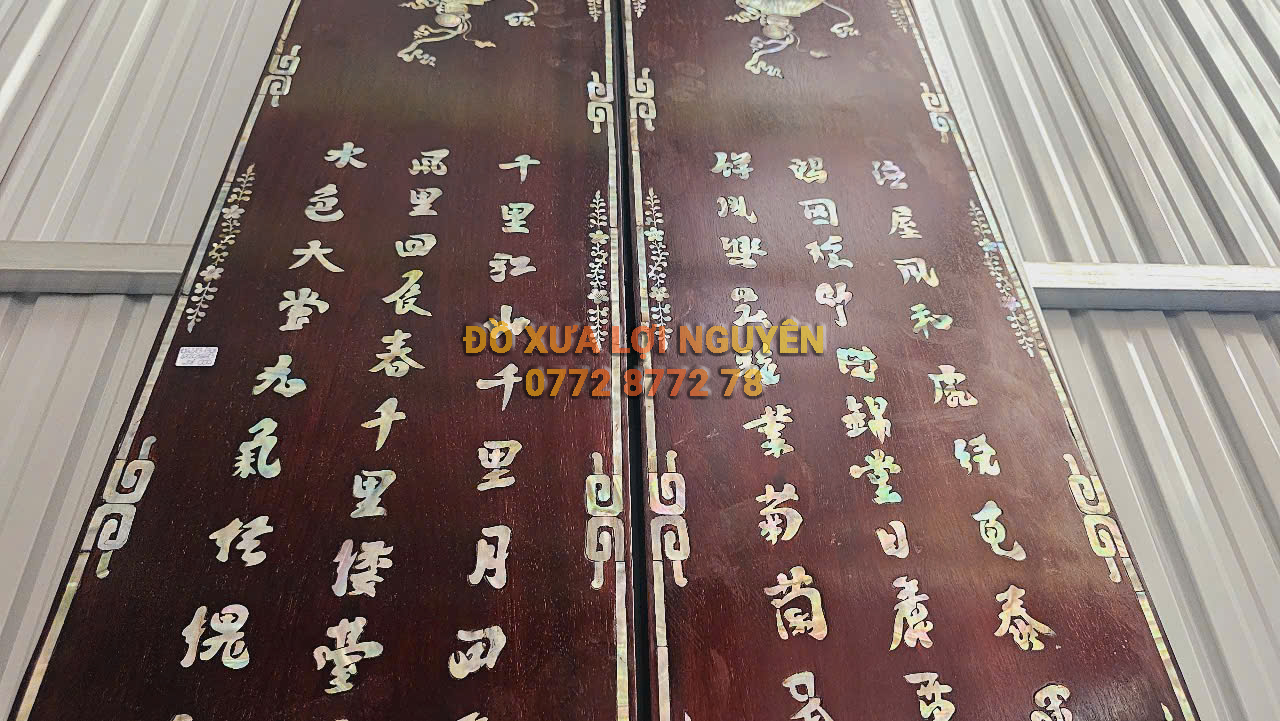 Cặp câu đối xưa. Cẩn ốc đẹp - Gỗ gõ mật