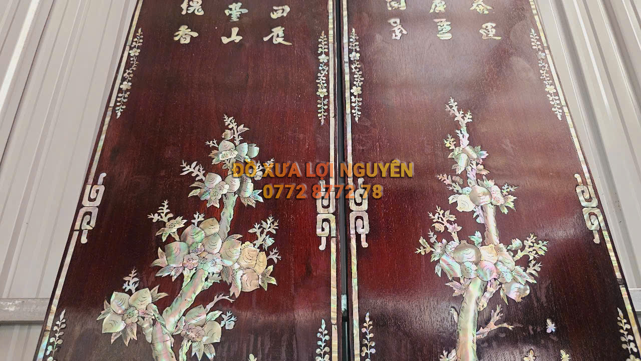 Cặp câu đối xưa. Cẩn ốc đẹp - Gỗ gõ mật