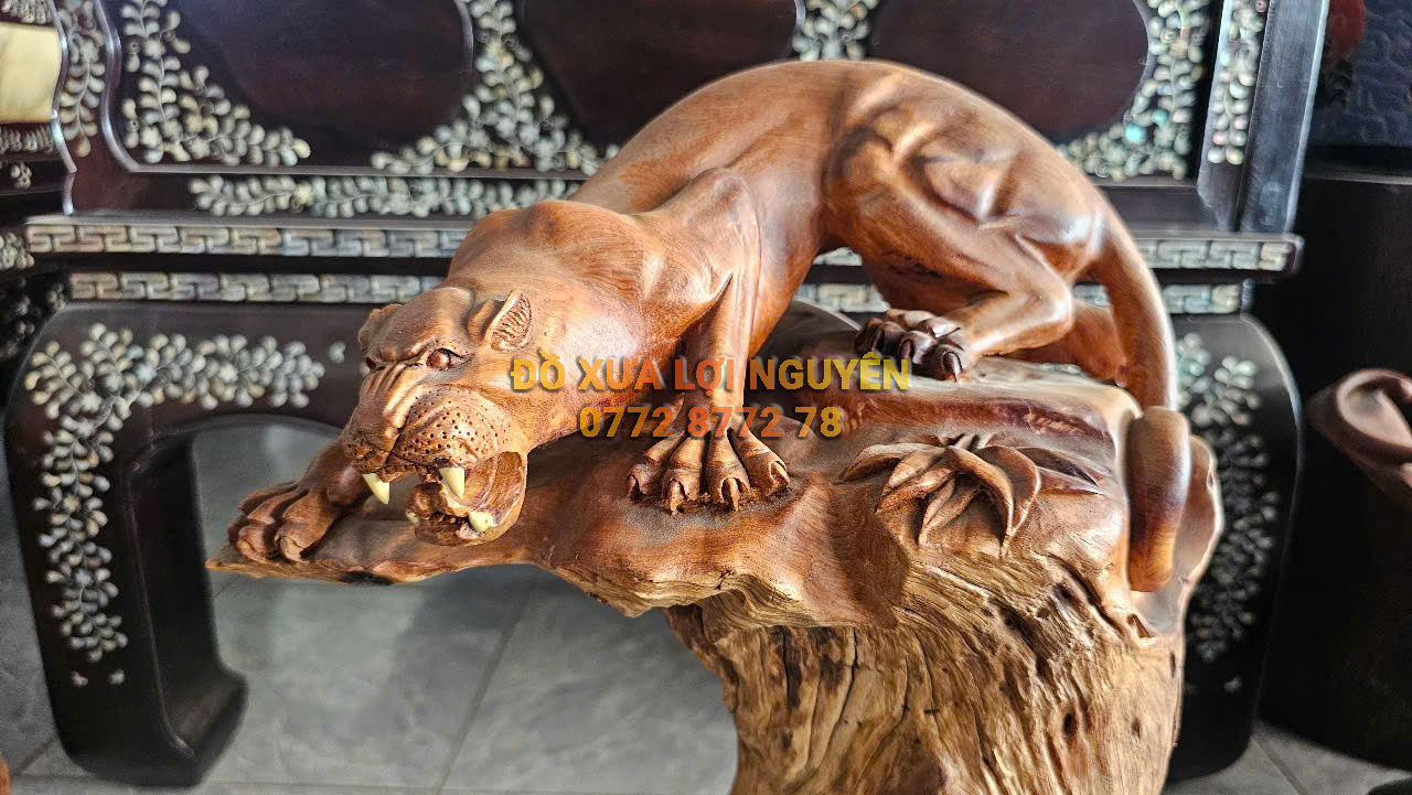 Tượng gỗ cẩm lai