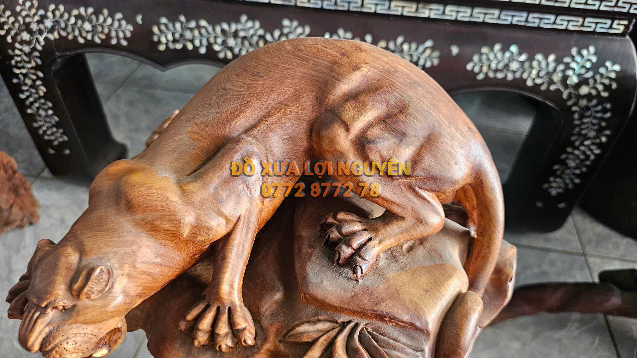 Tượng gỗ cẩm lai