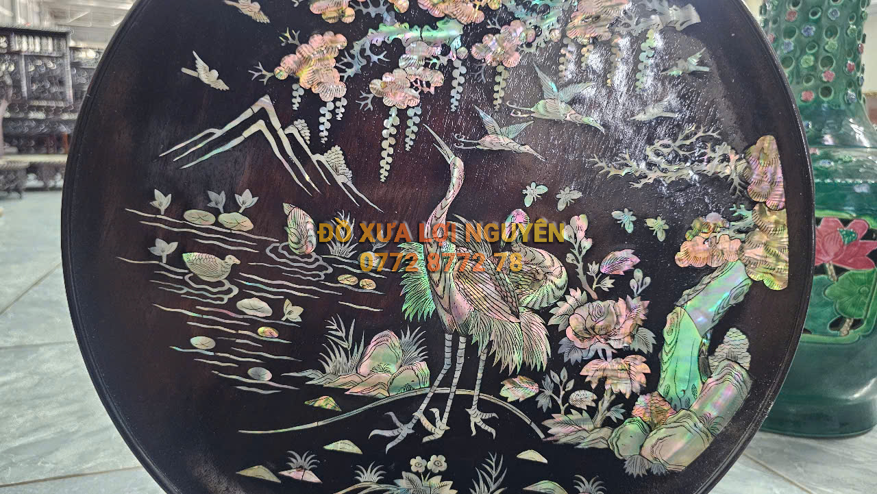 Dĩa tranh tùng hạt, gỗ gõ mật, cẩn ốc đẹp