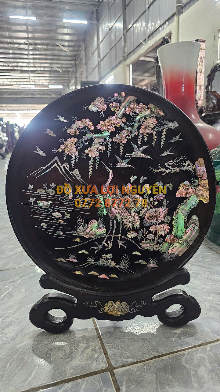 Dĩa tranh tùng hạt, gỗ gõ mật, cẩn ốc đẹp