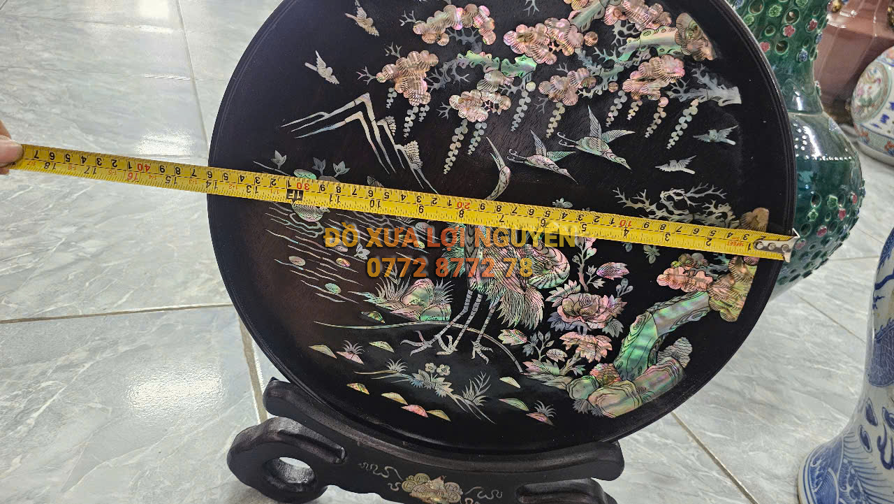 Dĩa tranh tùng hạt, gỗ gõ mật, cẩn ốc đẹp