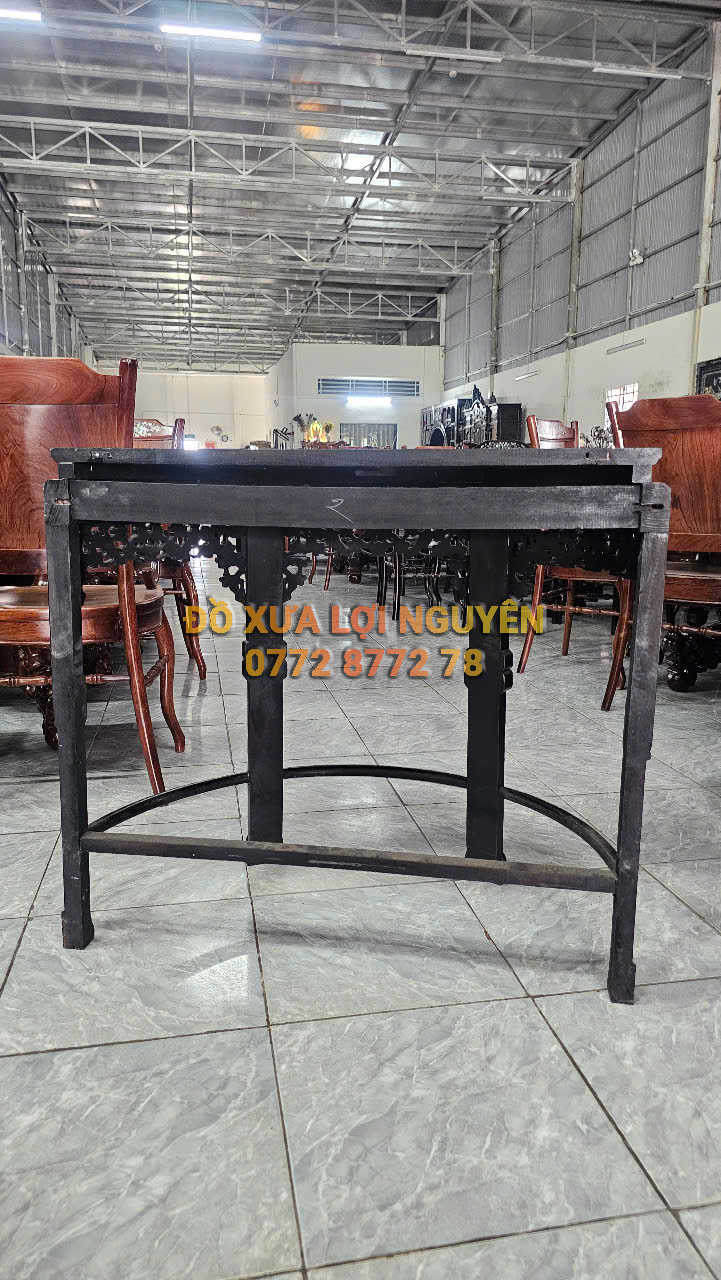 Bàn bán nguyệt, gỗ gõ mật