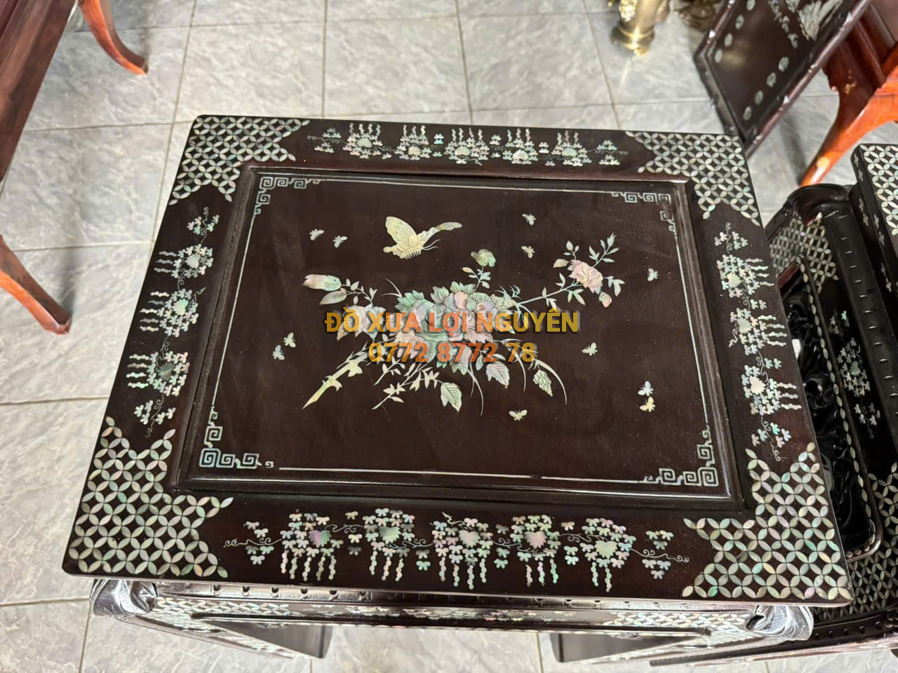 Đôn gỗ gõ mật cẩn ốc VIP