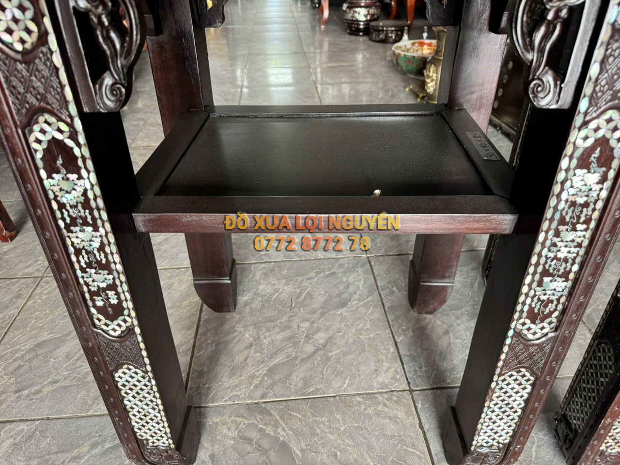 Đôn gỗ gõ mật cẩn ốc VIP