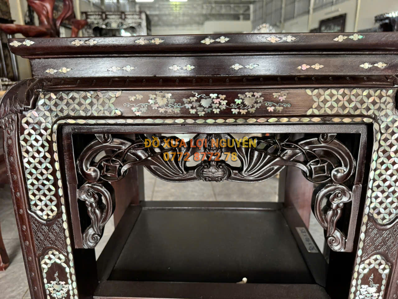 Đôn gỗ gõ mật cẩn ốc VIP