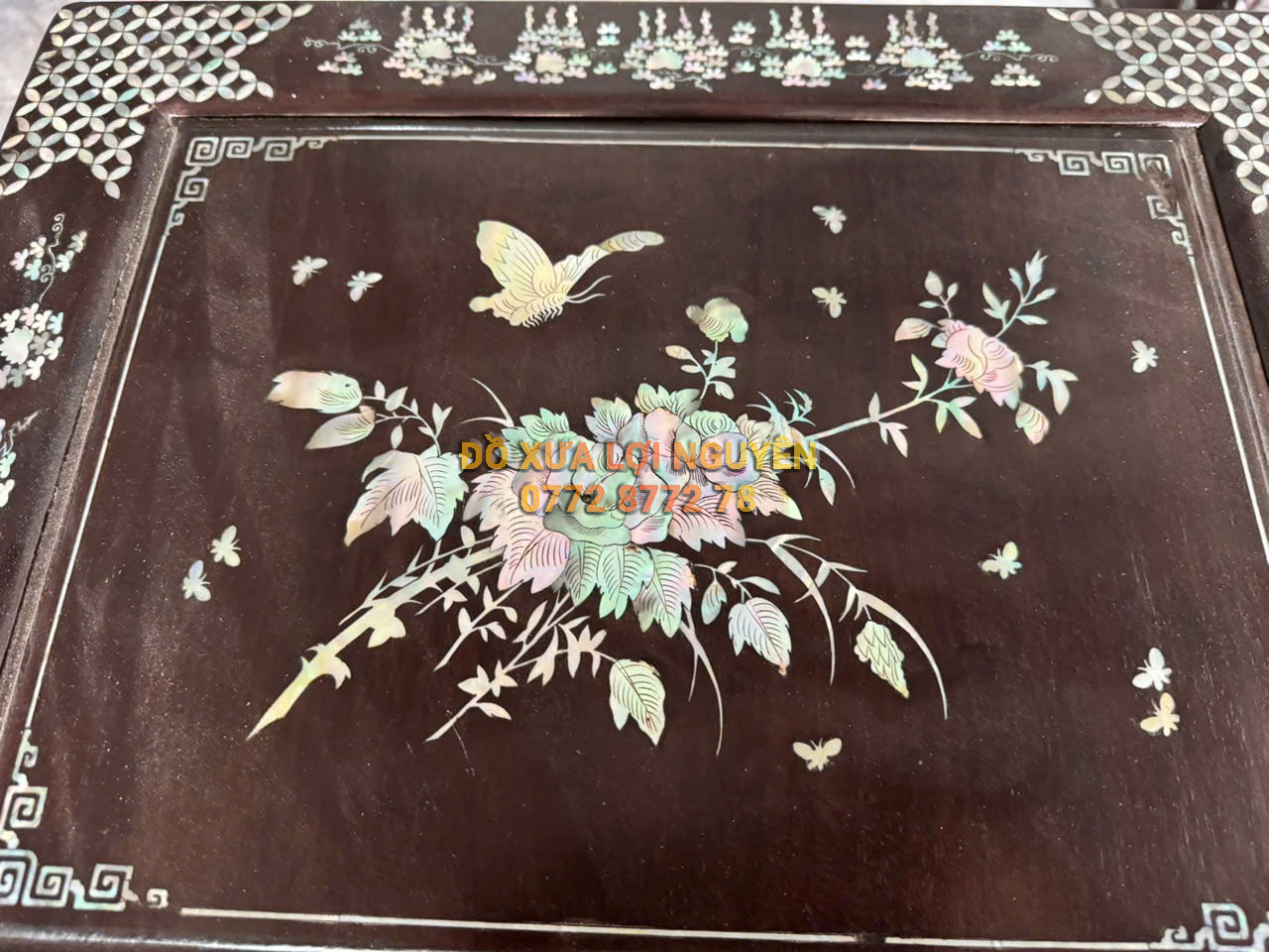 Đôn gỗ gõ mật cẩn ốc VIP