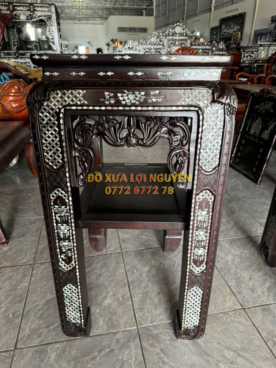 Đôn gỗ gõ mật cẩn ốc VIP