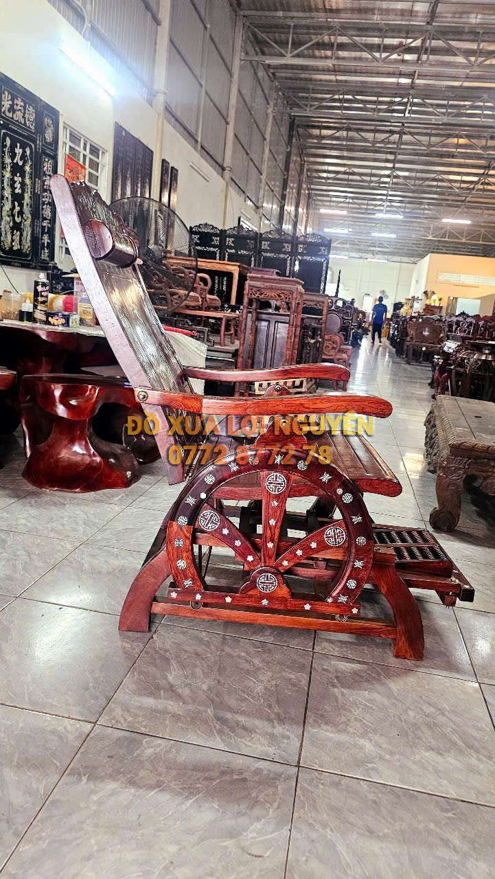 Ghế đu đưa gỗ cẩm lai cẩn ốc Singapore