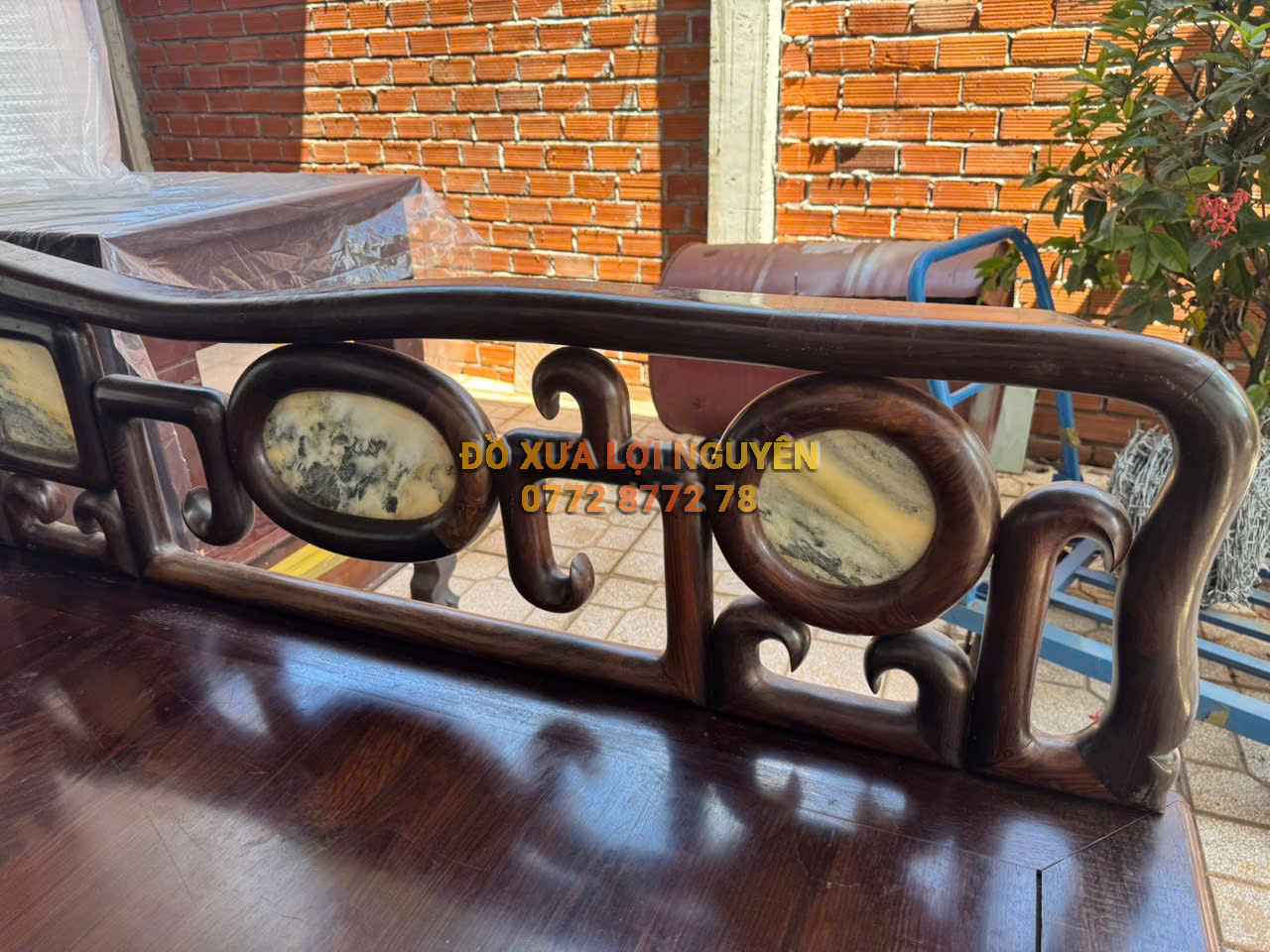 Giường tam thành gỗ trắc ta xưa. Ván liền không chấp ghép