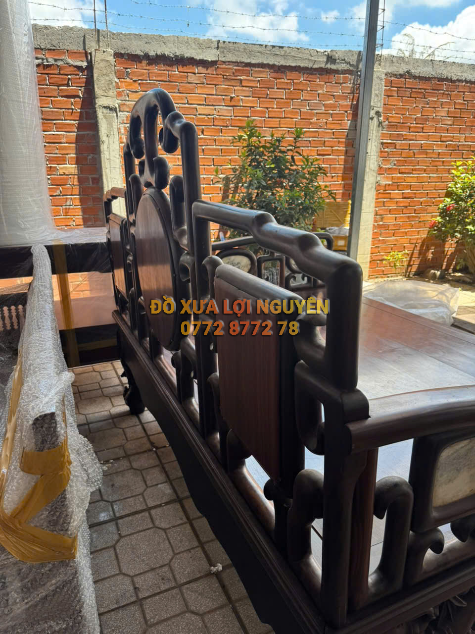 Giường tam thành gỗ trắc ta xưa. Ván liền không chấp ghép