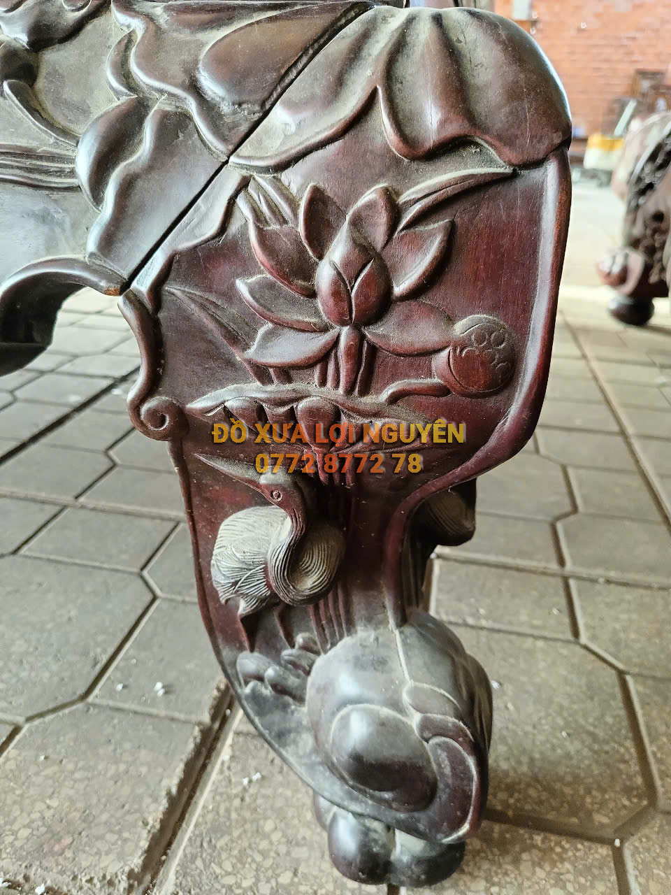 Sạp xưa gỗ gõ mật, trạm đục hoa sen