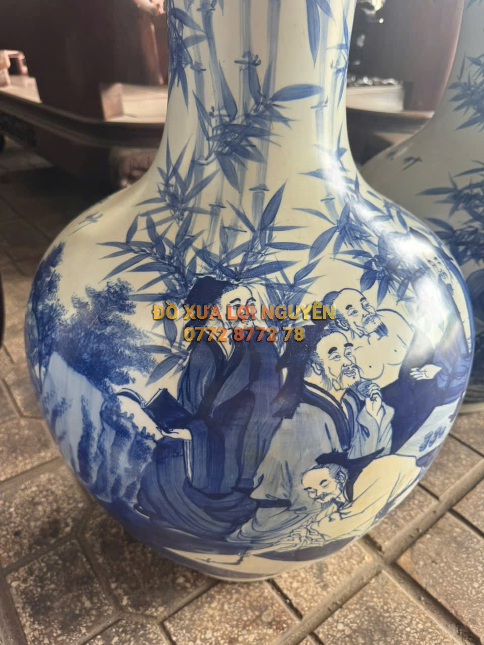 Cặp bình gốm Tàu men lam vip, vẽ tay sắc nét.